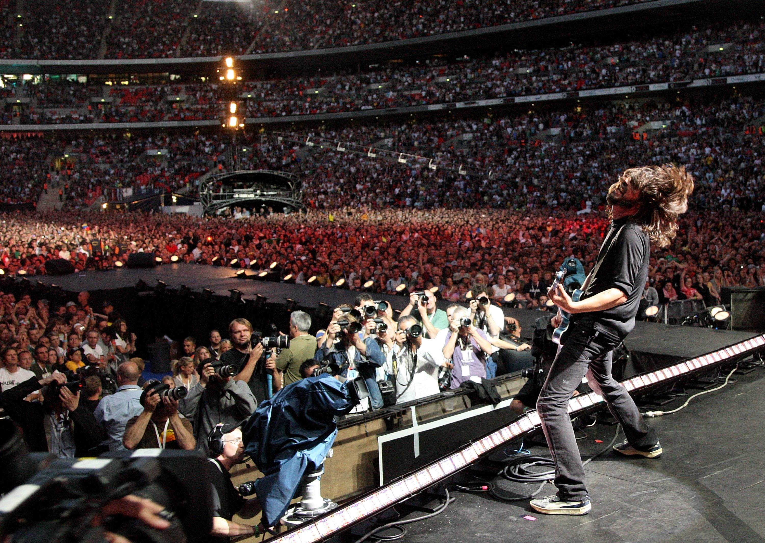Рок стадион. Foo Fighters. Wembley концерт 1988. Foo Fighters 2022 Wembley. Foo Fighters концерт.